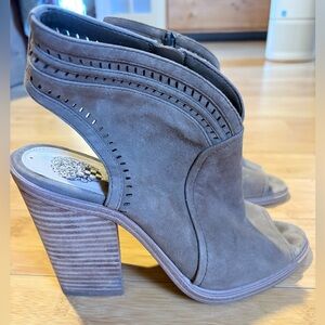 Vince Camuto Green/Brown Suede Sandals